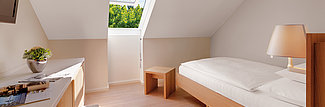 Designzimmer mit Dachschräge