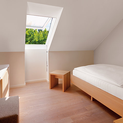 Designzimmer mit Dachschräge