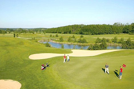 Golplatz mit Golfspielern